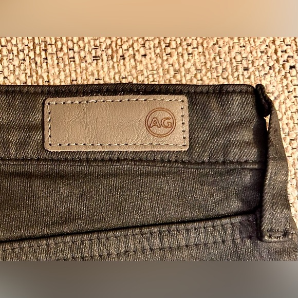 AG Jeans Women's Prima
Mid-Rise Cigarette Fit Ankle Jeans
Size 27R - Picture 4 of 10